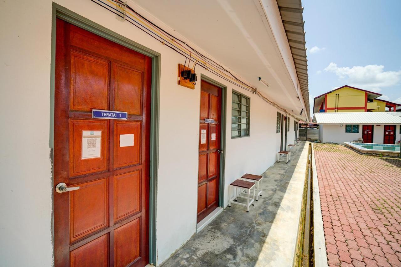 Capital O 90423 Teratai Chalet Hotel Kampong Raja ภายนอก รูปภาพ