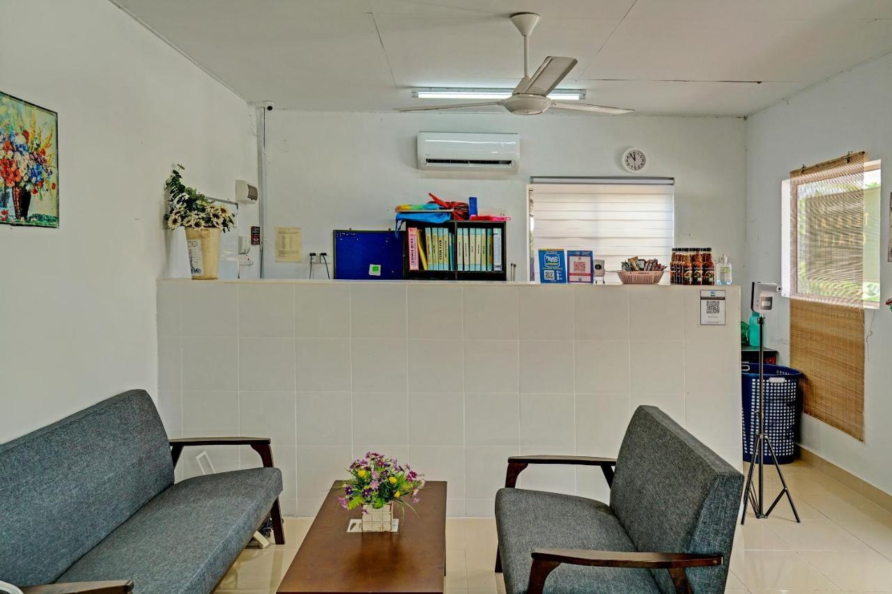 Capital O 90423 Teratai Chalet Hotel Kampong Raja ภายนอก รูปภาพ