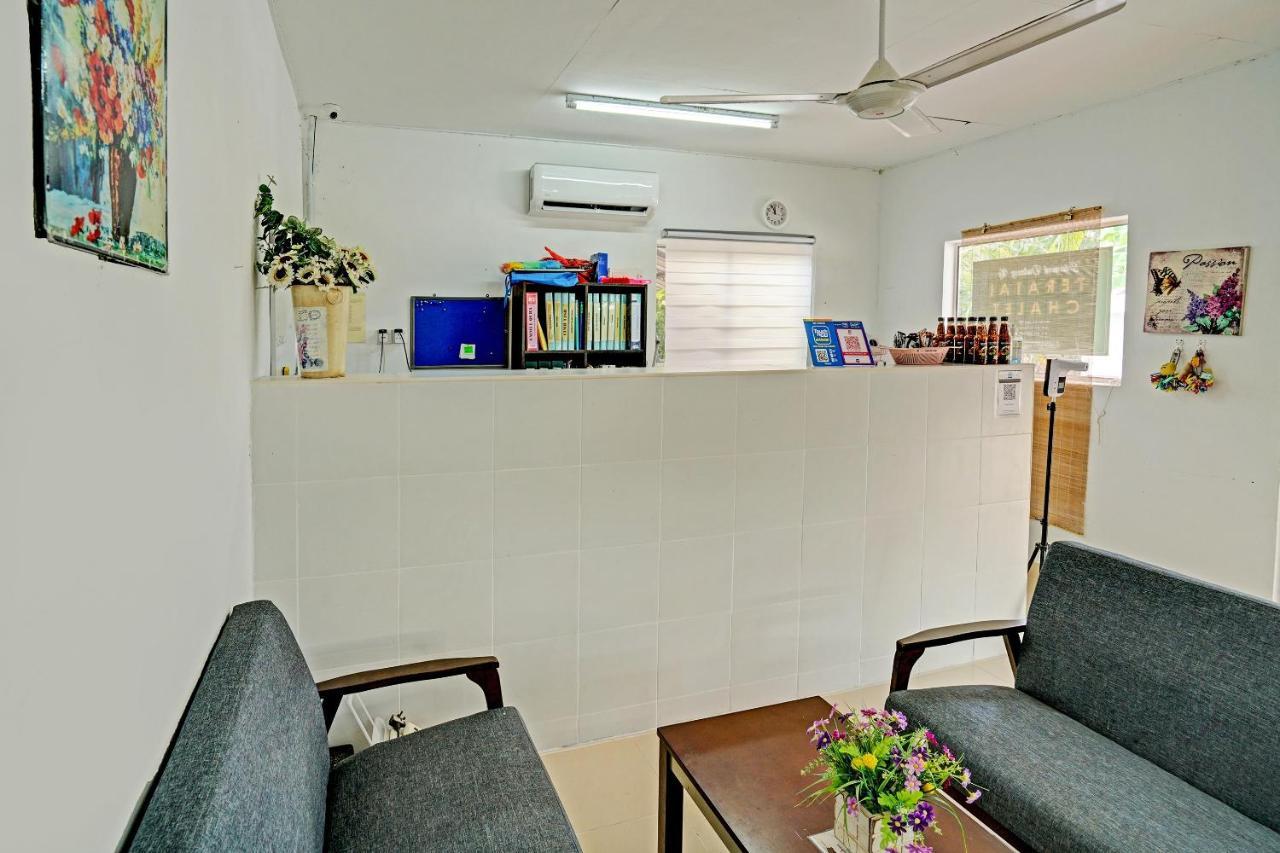 Capital O 90423 Teratai Chalet Hotel Kampong Raja ภายนอก รูปภาพ