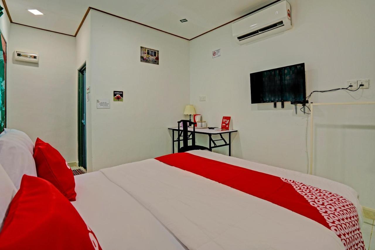 Capital O 90423 Teratai Chalet Hotel Kampong Raja ภายนอก รูปภาพ