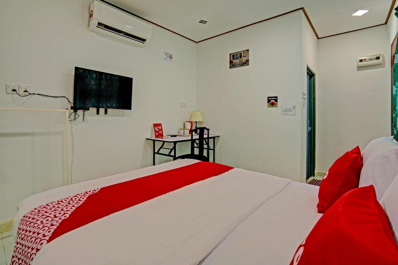 Capital O 90423 Teratai Chalet Hotel Kampong Raja ภายนอก รูปภาพ