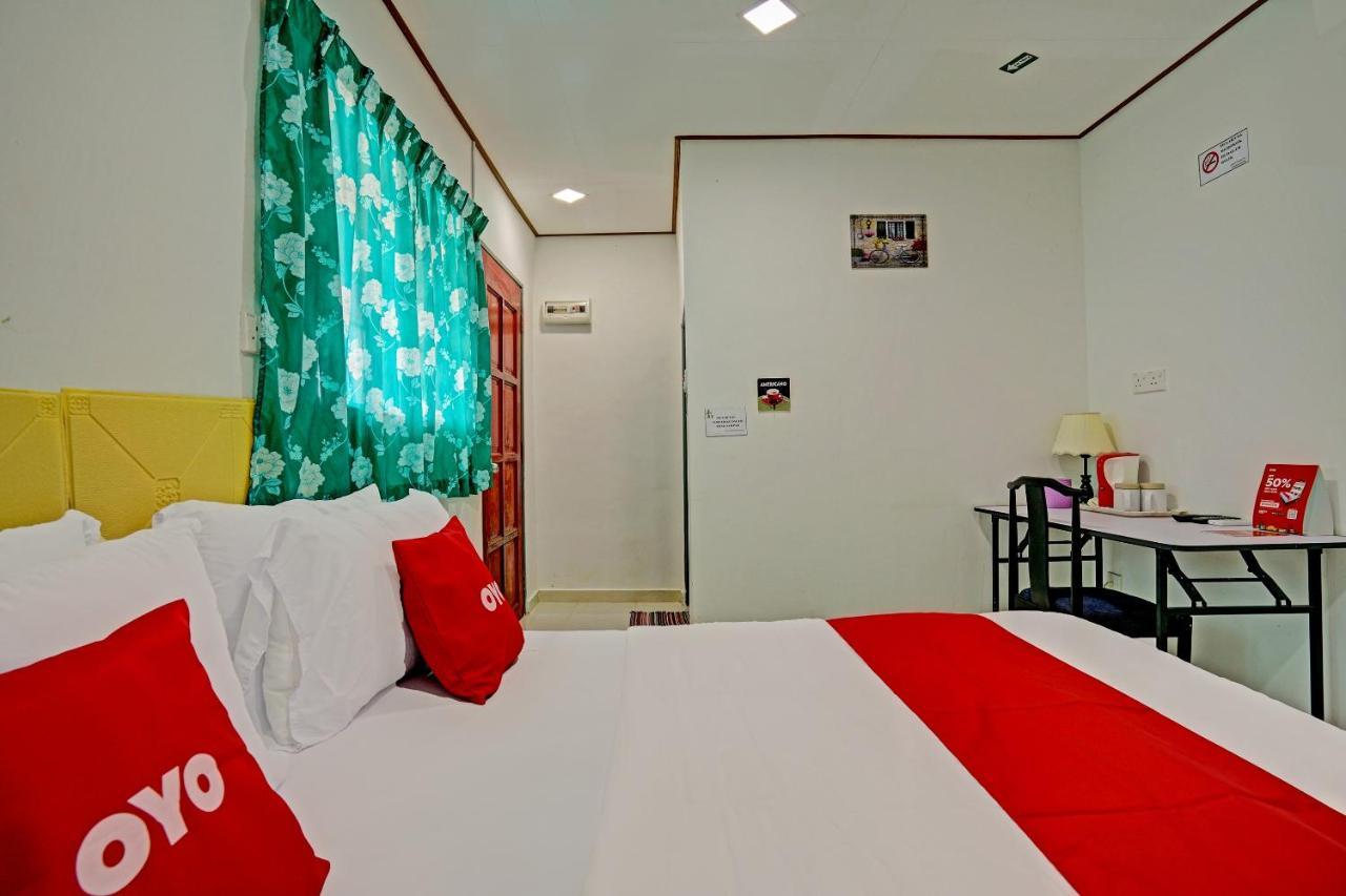 Capital O 90423 Teratai Chalet Hotel Kampong Raja ภายนอก รูปภาพ