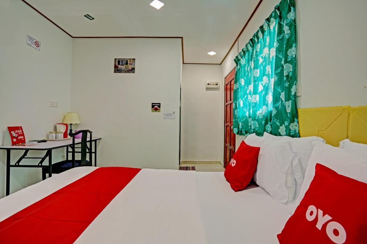 Capital O 90423 Teratai Chalet Hotel Kampong Raja ภายนอก รูปภาพ