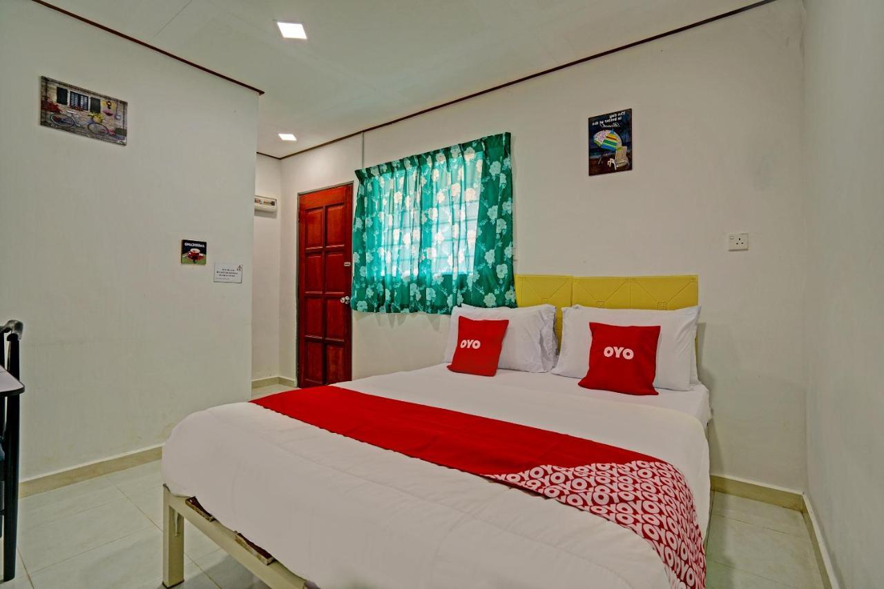 Capital O 90423 Teratai Chalet Hotel Kampong Raja ภายนอก รูปภาพ