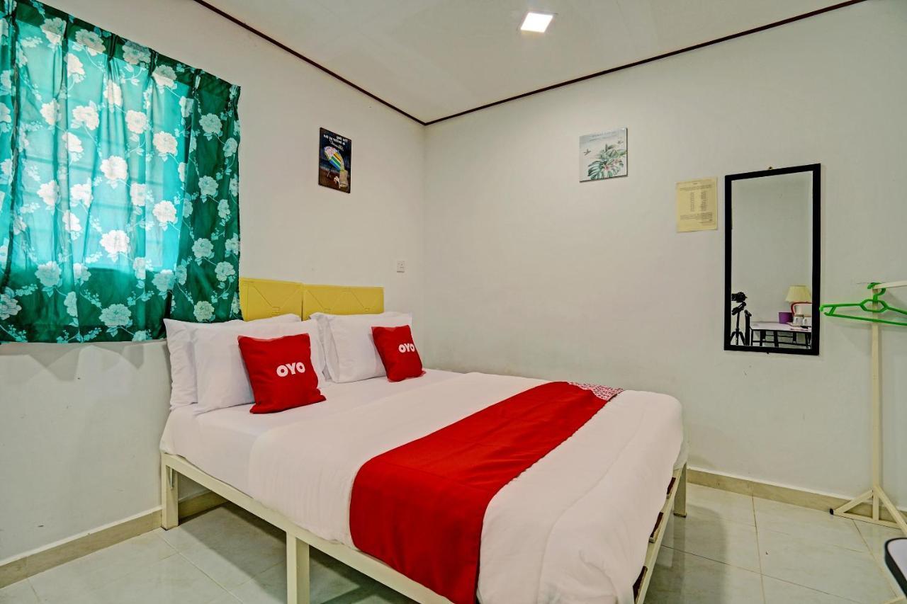 Capital O 90423 Teratai Chalet Hotel Kampong Raja ภายนอก รูปภาพ